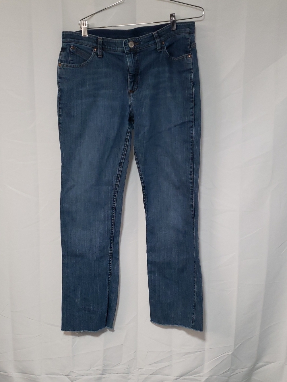 Q Baby Wrangler Western Straight-Leg Raw Hem Jeans in Medium Blue 13/14 X 24